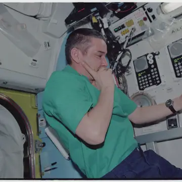 Remembering my radio contact with Valery Korzun when he was the commander of Expedition 5. семьдесят три! @Space_Station