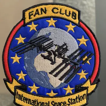 My first QSO with the ISS dates back to 2001. It was the first crew with ham radio aboard. Susan Helms was the astronaut …