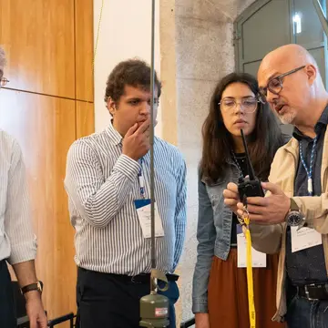 Me and YT7MPB, at IEEE MELECON 2024, explaining to two PhD students how to operate APRS with a TH-D75. #hamradio #aprs …